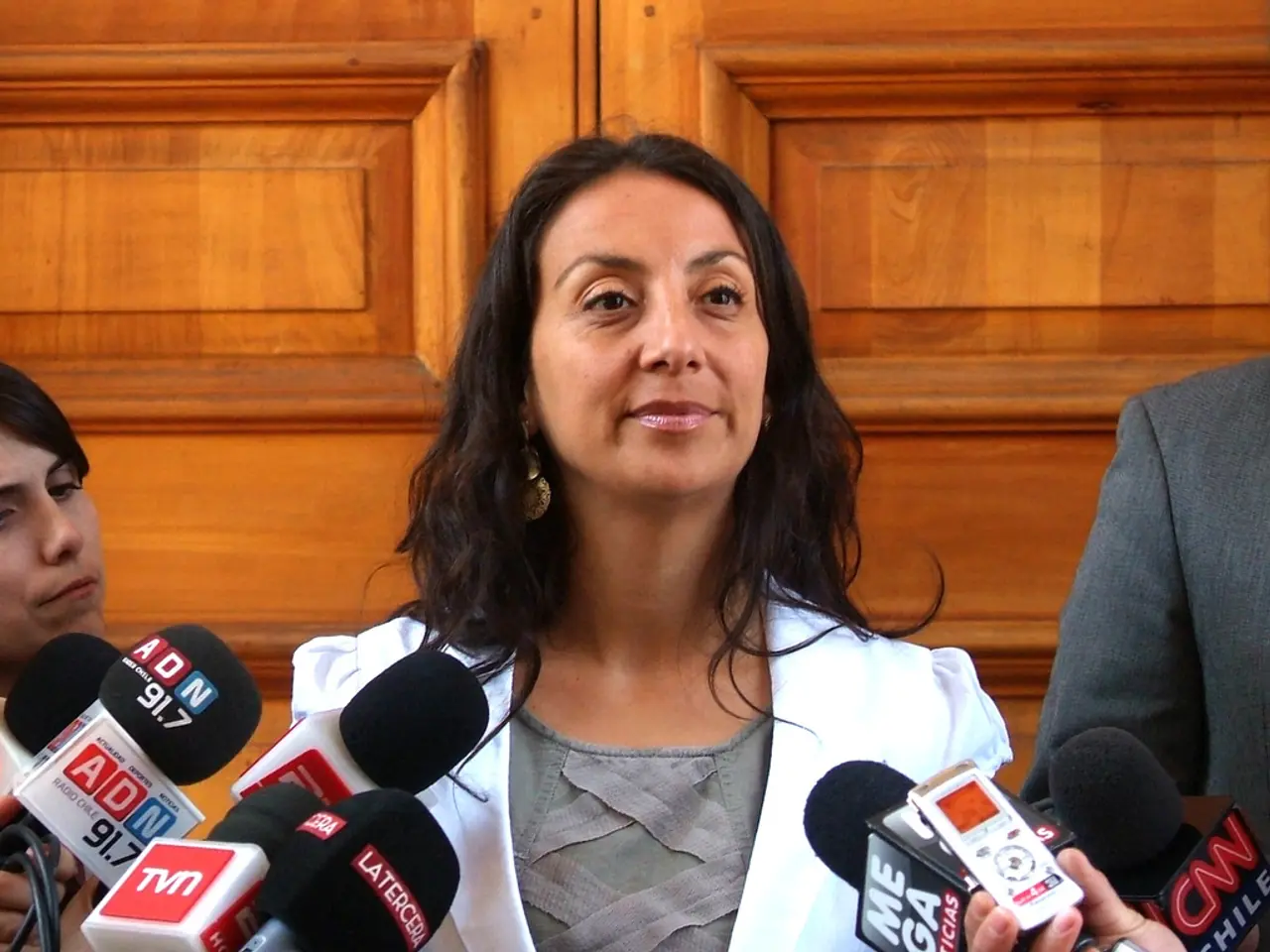 Gloria Gaynor dwells in a Goldens Girls-inspired residence.