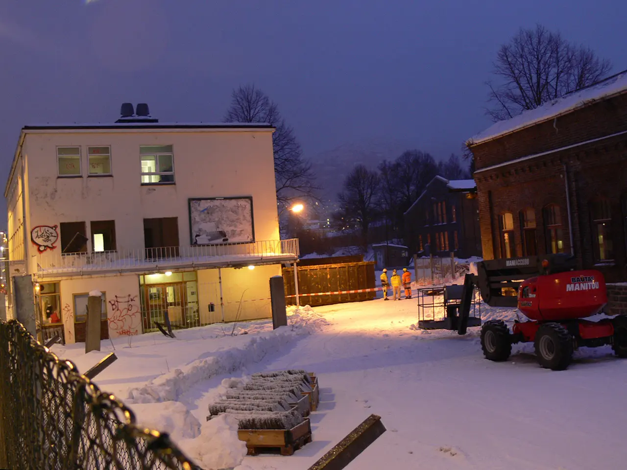 Overnight in Almaty, a significant 10 cm of snow accumulated