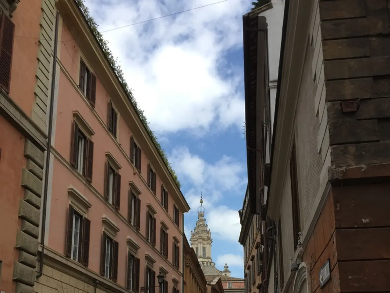 Mixed weather kicks off the new week, ranging from sunshine to downpours