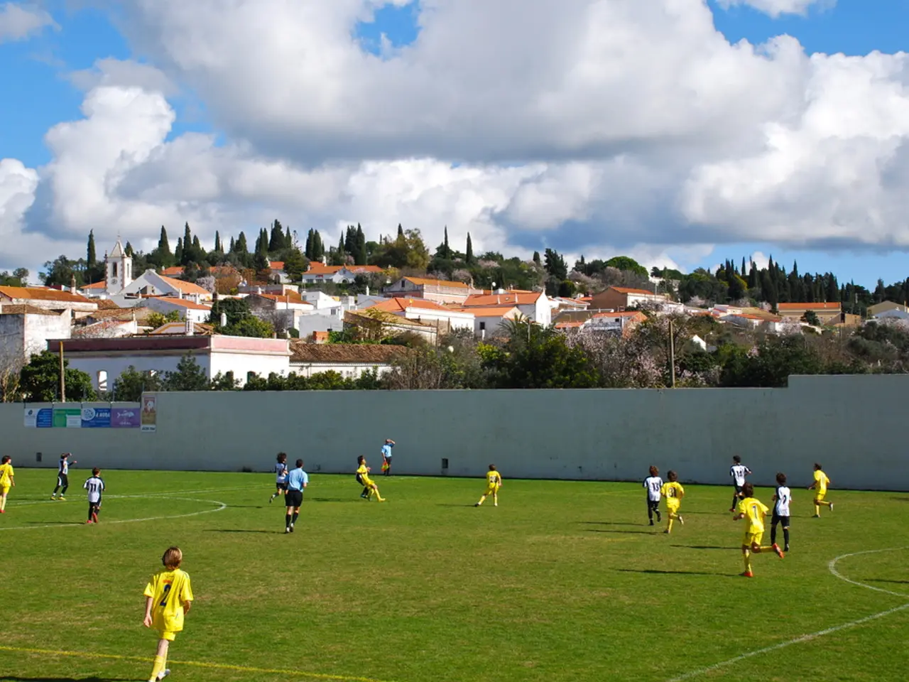 Outdoor Activities Designed for Varied Skills Levels and Fostering a Sense of Camaraderie