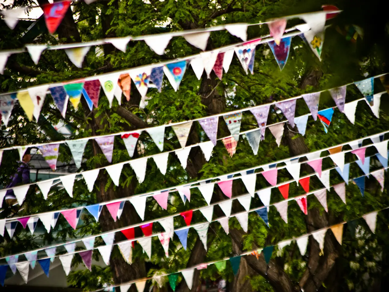 Upcycled Newspaper Projects for Grown-Ups: Over 25 Creative Reuse Concepts