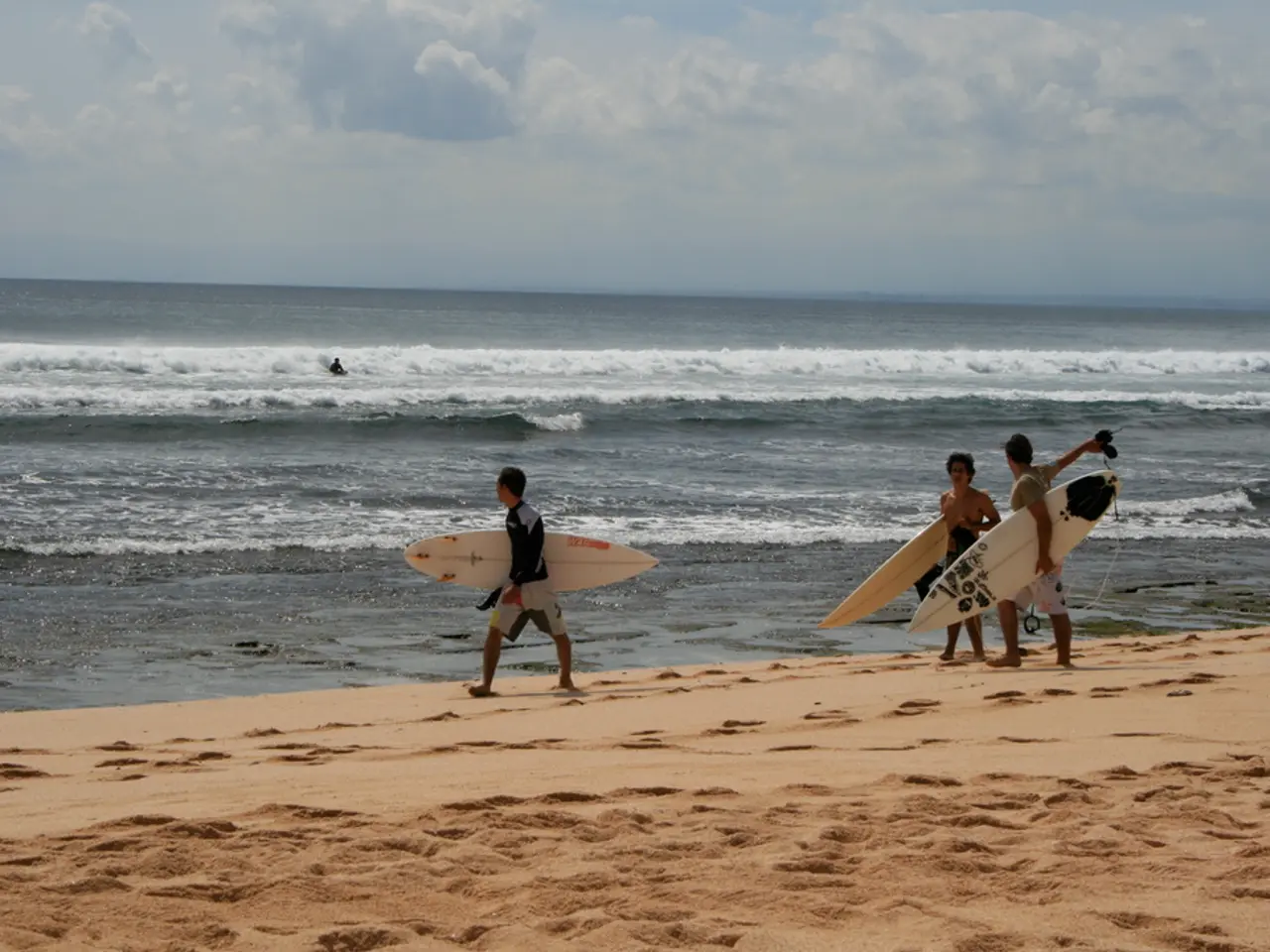Flotilla of Small Watercraft Challenging Naval Barrier in Gaza
