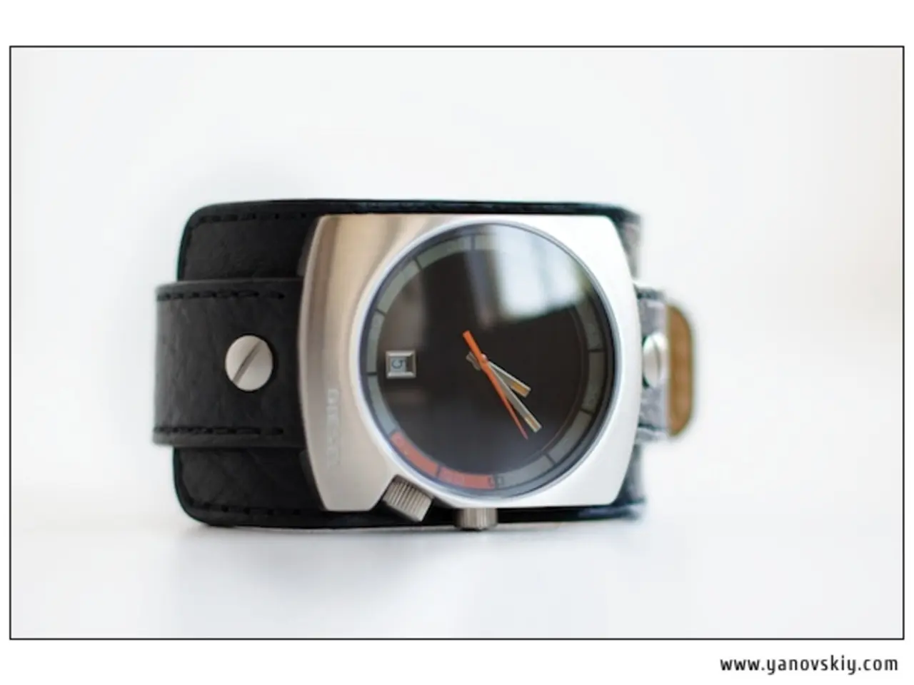 Lifeguards in Barcelona have halted a 27-day long work stoppage.