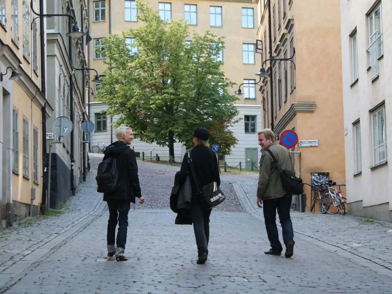 Unacceptable Practice on Hiking Trails: A Pet Peeve of Fellow Hikers