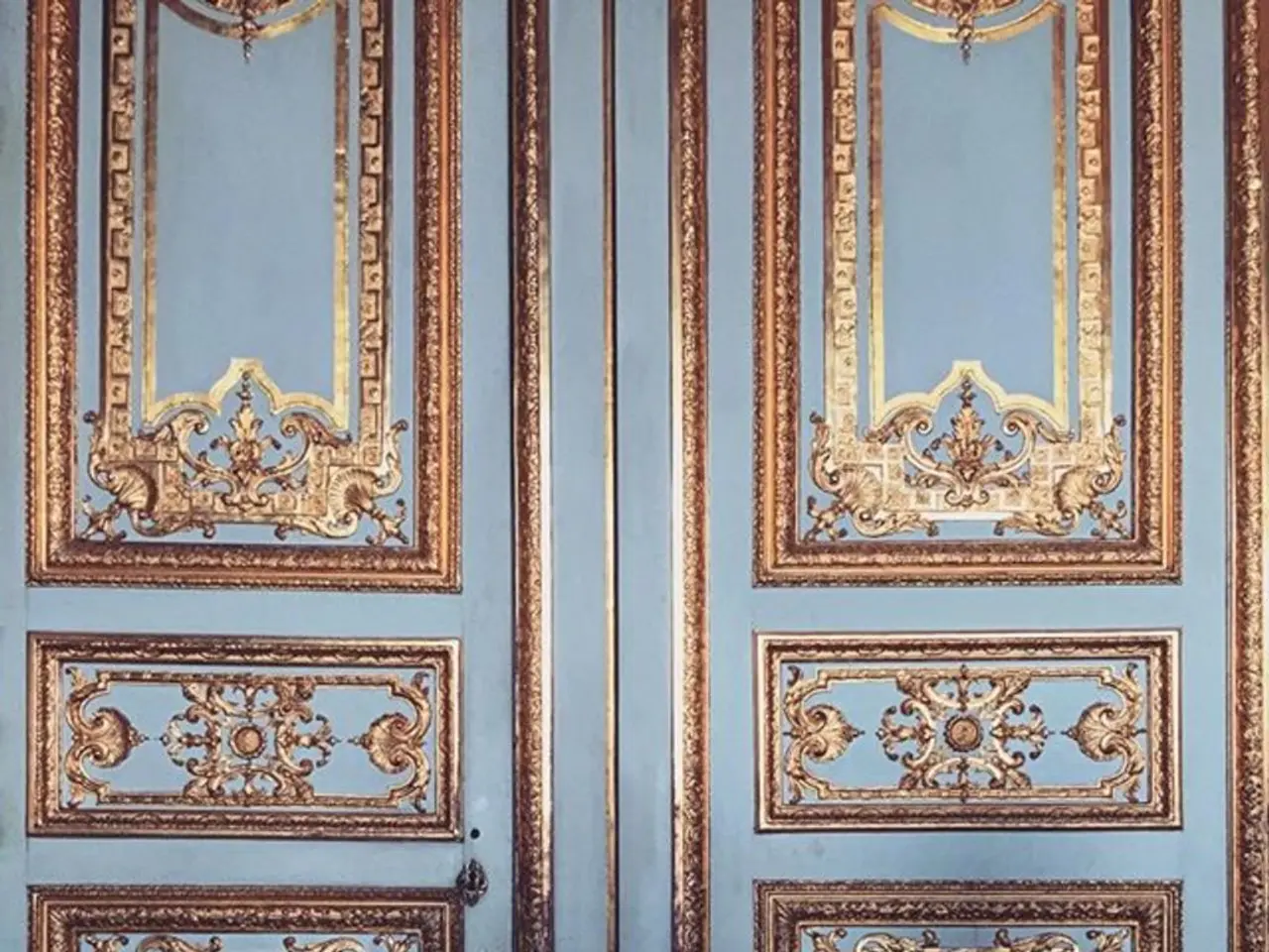 Comparison of Research-Centric versus Example-Driven Learning Methods