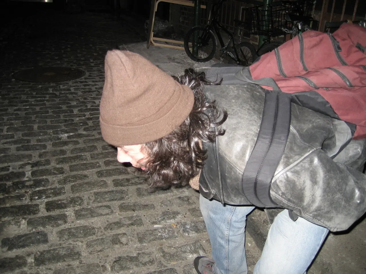 Authorities seek a bike thief, providing a detailed account of the suspect.