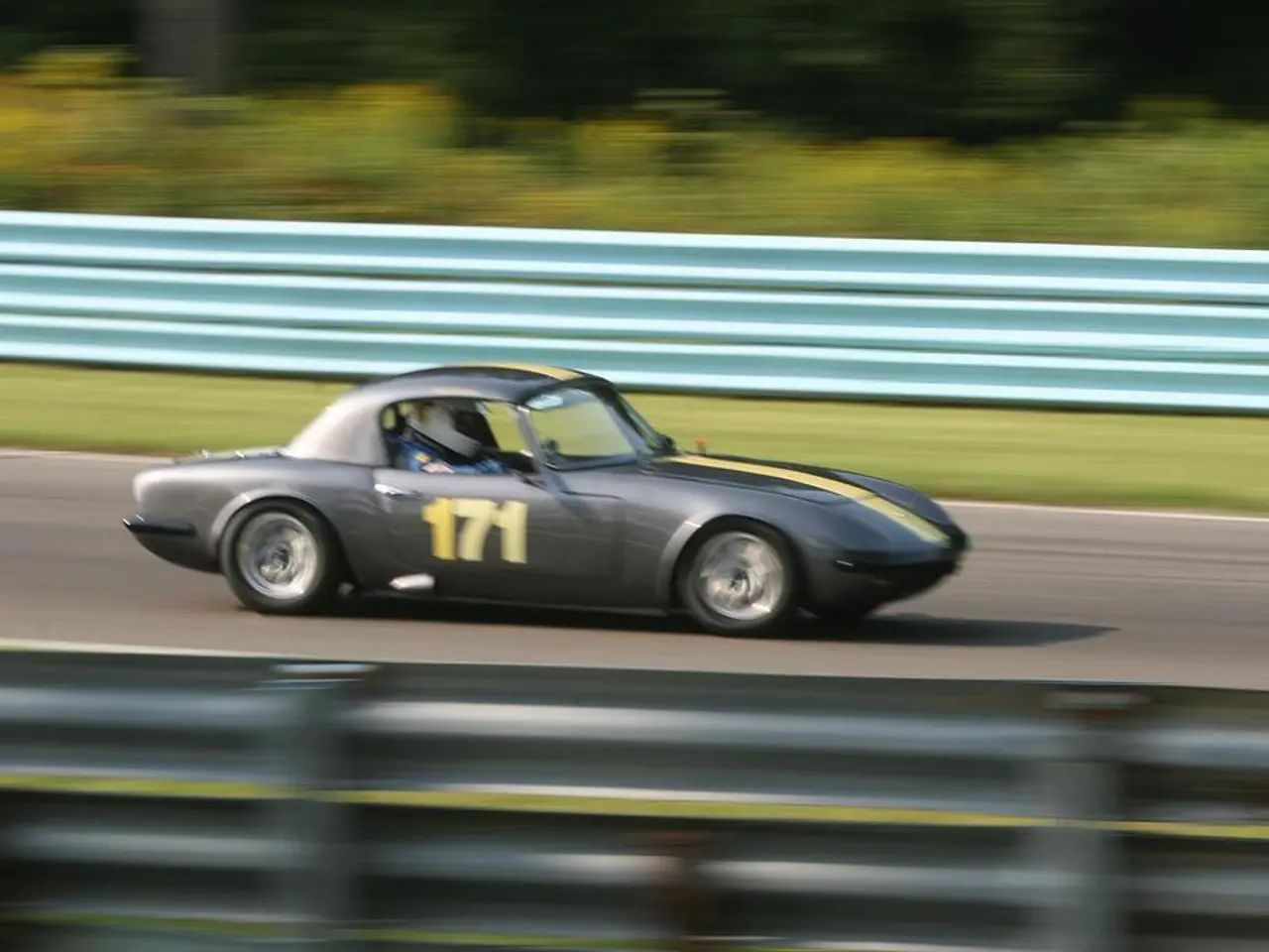 Motorcyclist meets fatal end after colliding with a pole in Sverdlovsk region.