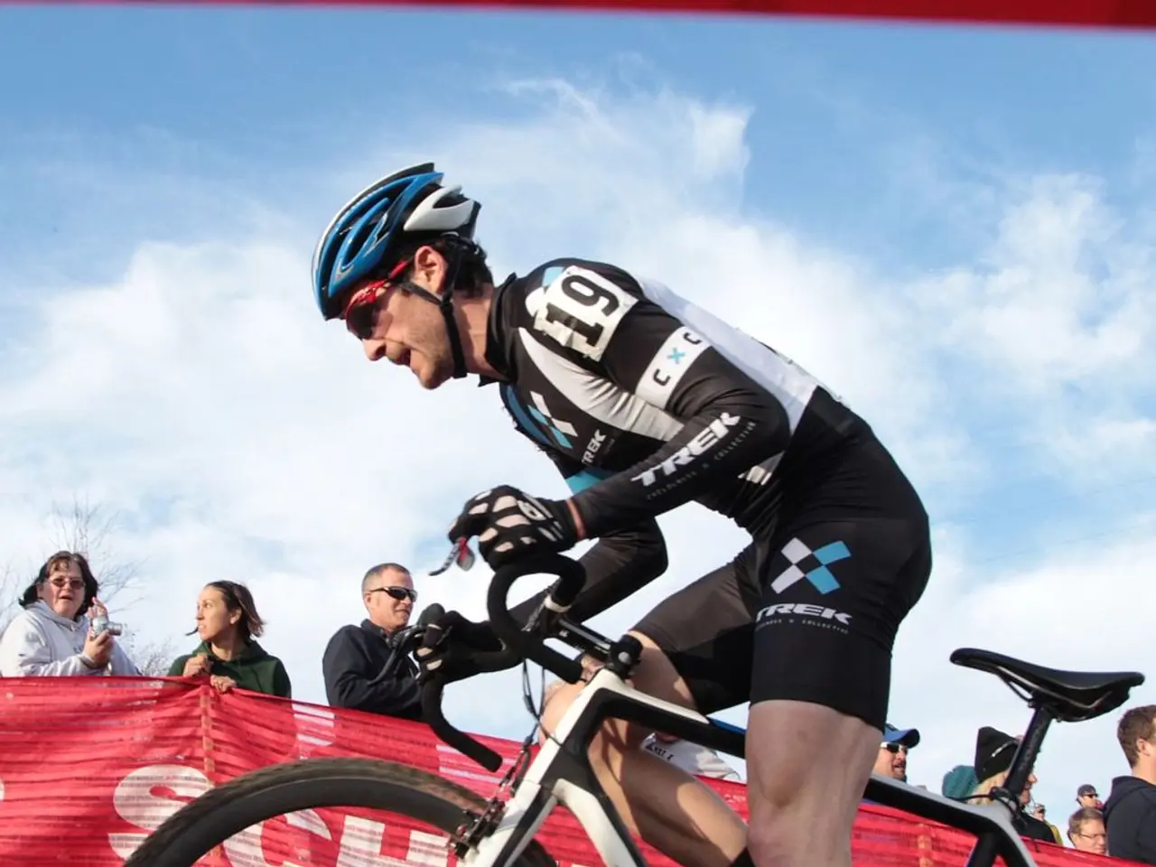 Almeida triumphs on Vuelta's 'queen stage' amidst Palestine demonstrations