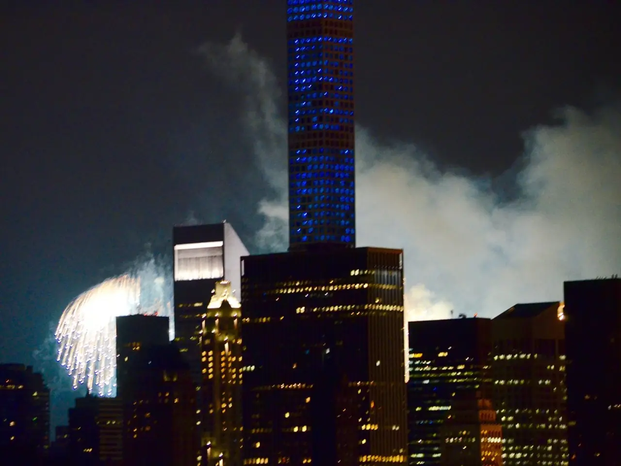 Fine Imposed for Possessing Fireworks in CDMX Subway During National Holidays