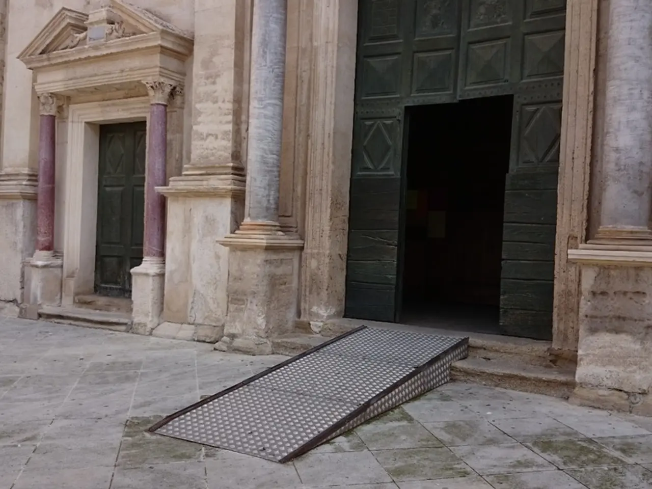 Combinations of Colors That Harmonize with Light Green: 10 Palettes to Soothe, Moderate, and...