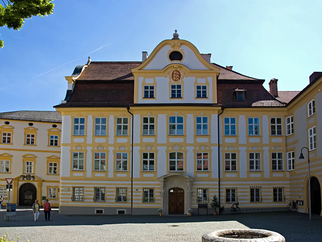 senior housing swindle by "heating thieves" exploiting residents