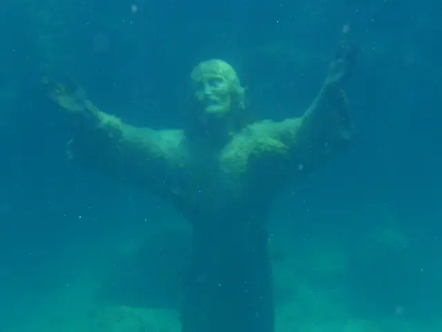 Hawaii's Kilauea volcano spews lava fountains