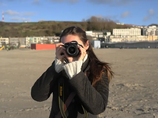 Chaos unfolds during filming of "Emily in Paris" production: