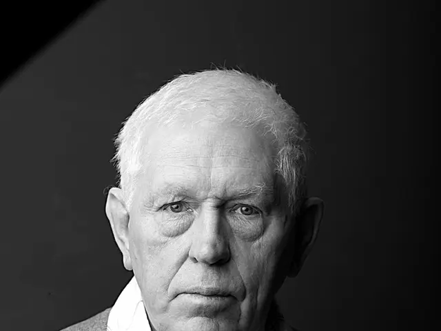 Jennifer Lawrence Affirms: Styling a Simple Sweater for Autumn 2025 - New Fashion Trends Revealed