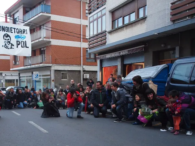 Alert for motorists: Witness a bolt of lightning!