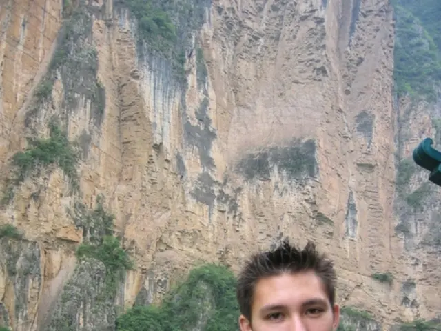 Strong Current Sweeps Elderly Man off His Feet in Yavatmal River, Footage Captured