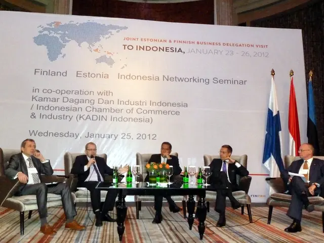 Displays varying perspectives within Leipzig's vibrant photography community in an exhibition