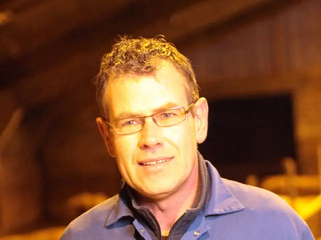 Indications of a deeply dissatisfied man, as per psychology, include: