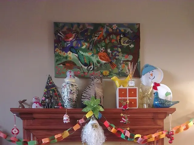 Can felines engage in a game of fetch? Instructions for training them to play with a ball.