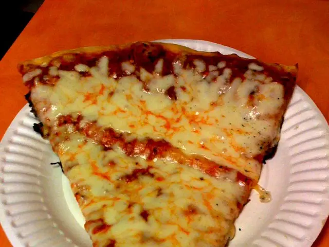 Quick 15-Minute Garlic Toast Pizzas: A Swift Hit with the Whole Family Each Time