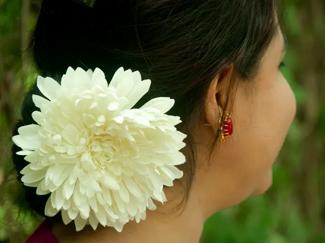 Exemplary Spectator Positioning: Front-Row Access Granted