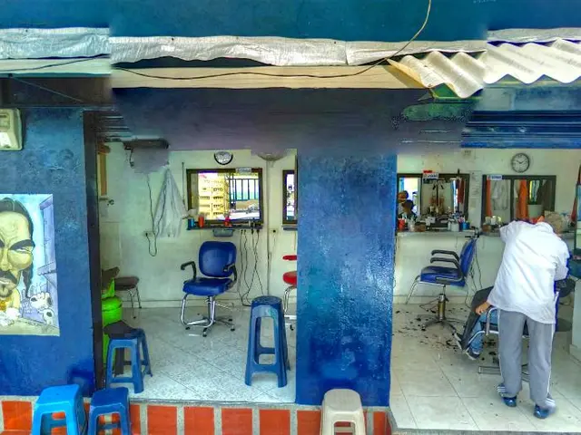 "Festive Generosity Surges: Donors Gather Funds for Burglarized Las Vegas Theater on Christmas Eve"