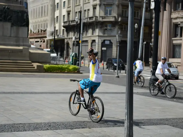 Cycling Mishap in Flensburg: 29-year-old Athlete Sustains Severe Injuries in Road Collision...