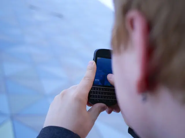 Stolen smartphone from a bus, potential thief identified