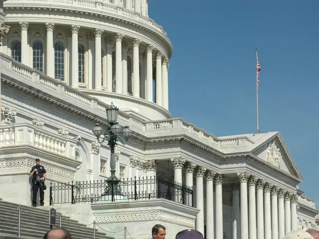 Federal mayor in DC maintains collaboration with federal law enforcement agencies under a new order