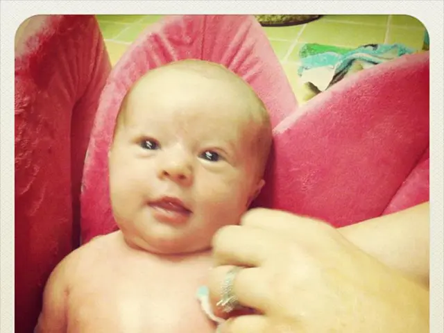 Jason Momoa drenches the red carpet in pink hue during his public appearance.