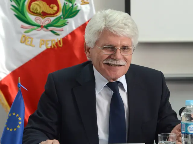 Former president Martín Vizcarra's legal representative asserted that he had no access to a cell...