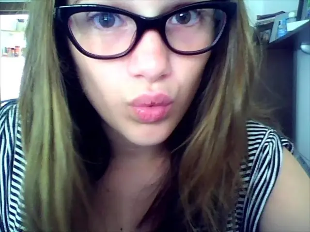 Fashion Icon Anna Wintour Chooses Chloe Malle: Will Fashion's authority and algorithms collide?