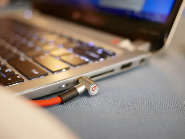 Intel-equipped Microsoft Surface Laptop now available for 5G connectivity