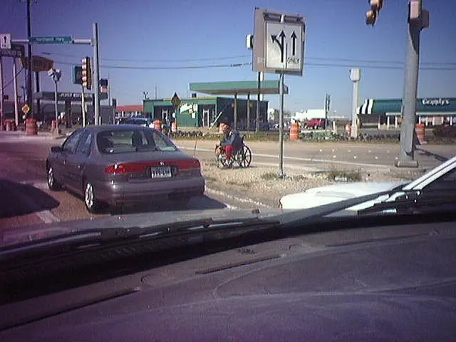 Multiple passenger vehicles observed with missing side-view mirrors