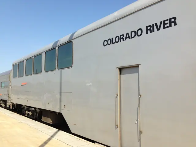 Passengers at Erfurter Hauptbahnhof encounter intrusive travelers