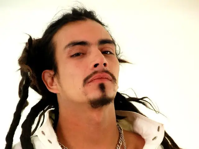 Wanted: Individuals who saw a person being attacked with a glass bottle