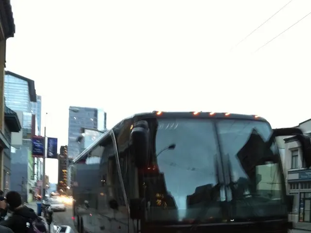 Collisions occur at Harburg ZOB, resulting in three individuals sustaining injuries.