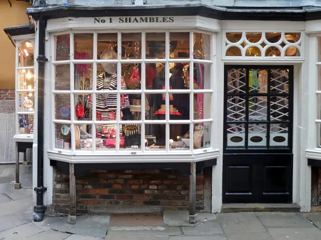 Thieves make off with outdoor tools in late-night robbery