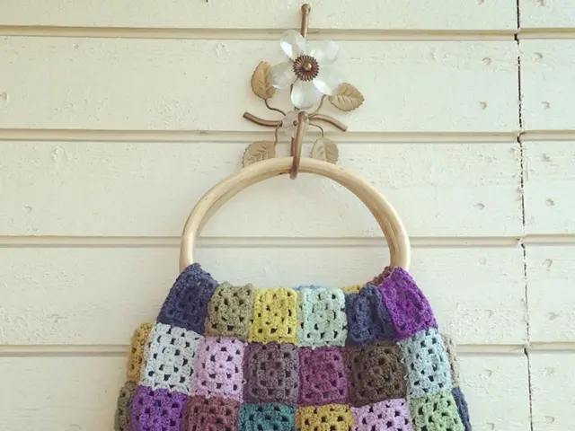 Armed robbery at a discount store in Düsseldorf's Hellerhof area finds resolution with authorities...