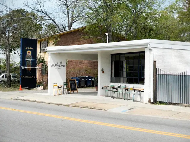 Restaurant in south Windsor struck by car; no casualties noted