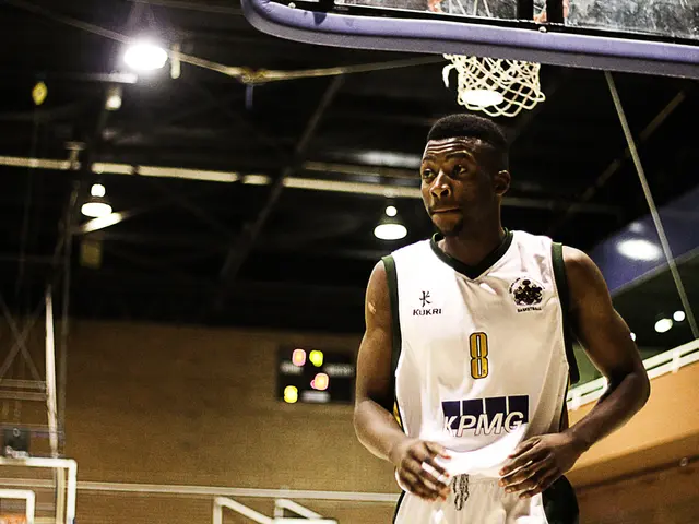 Carmelo Anthony publicly lists his preferred starting five NBA players, but Michael Jordan and...