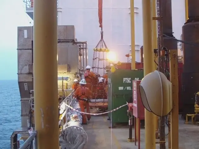 Stranded Canoeists are in need of rescue as they find themselves unable to paddle further.