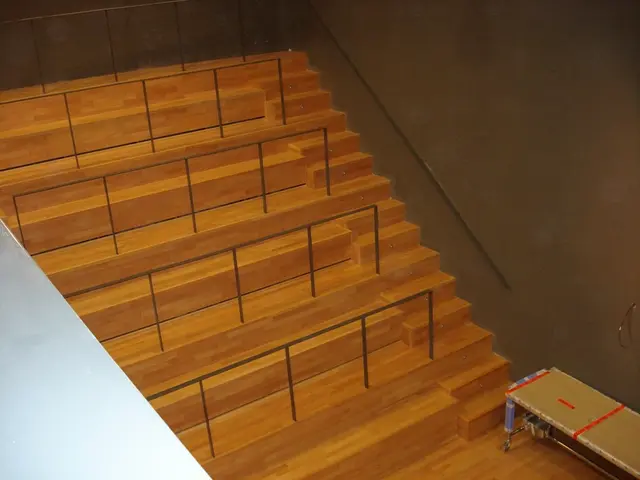 Investigating means to find a solution for the worn-out Sinner's Road bench in Hollow Knight:...